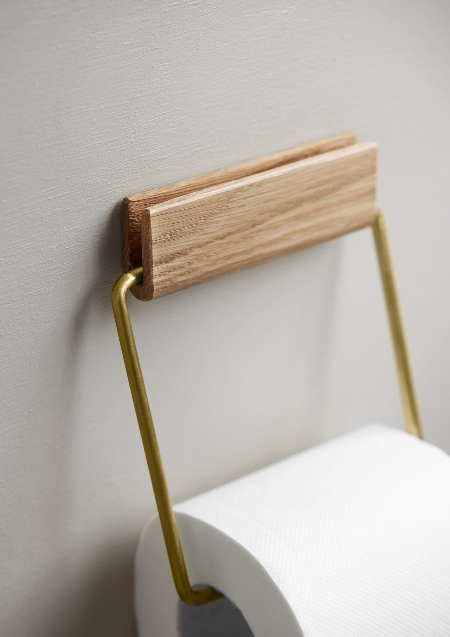 Toilet Roll Holder | Toiletrulleholder i Eg/Messing Moebe MB-TRHOBR FINICC