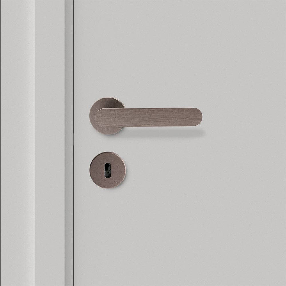 Vibe Plain | Dørhåndtag i Dark Bronze Beslag Design 752032-41 FINICC
