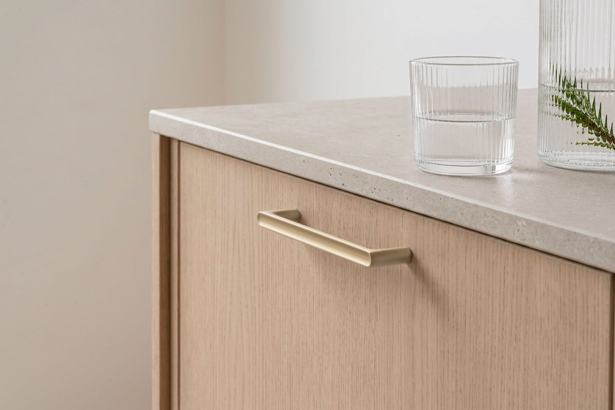 Vibe Soft | Greb i Børstet Guld finish Beslag Design FINICC