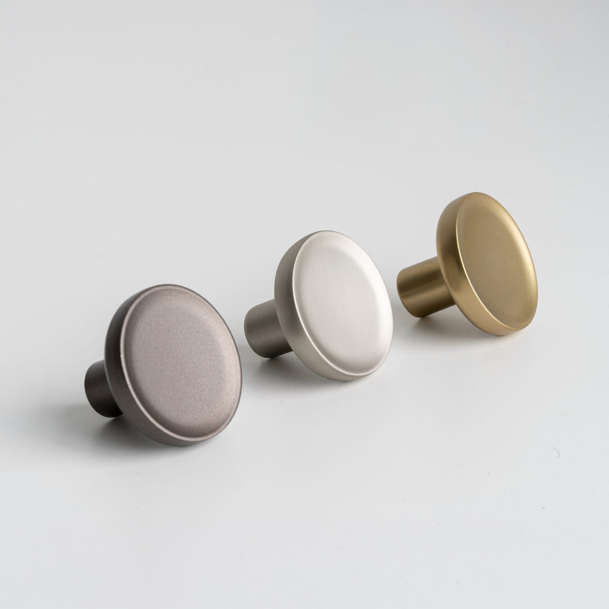 Vibe Soft | Knop i Børstet Guld finish Ø 38 mm x D 28 mm Beslag Design BD-308457-11 FINICC