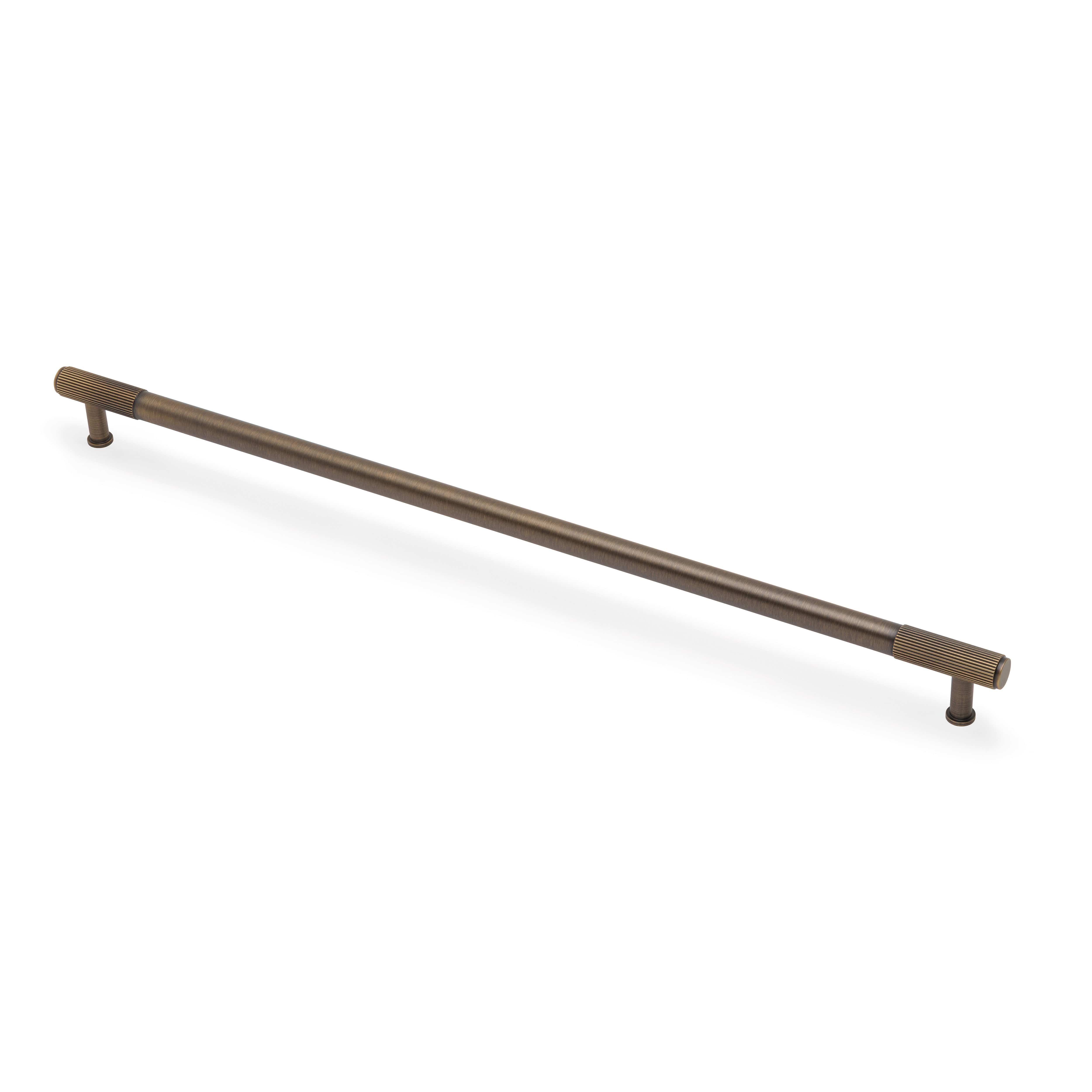 Washington Reeded | Greb i Antik Messing L 485 mm (C/C 448 mm) Alexander & Wilks AW854R-448-AB FINICC