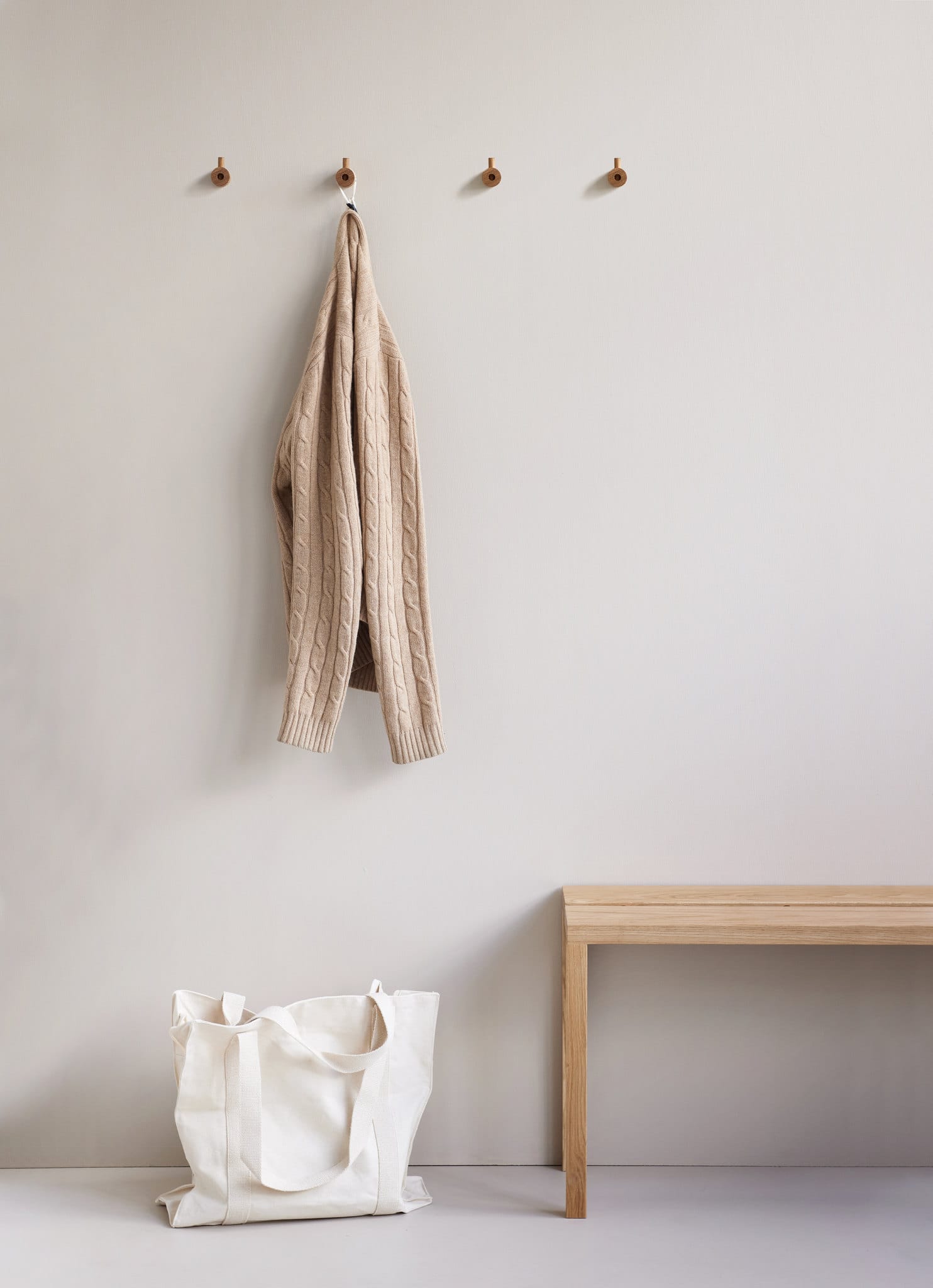 Wooden Wall Hook | Knage i Lakeret Eg Ø 2,8 cm x D 3,8 cm Moebe MB-WWHO FINICC