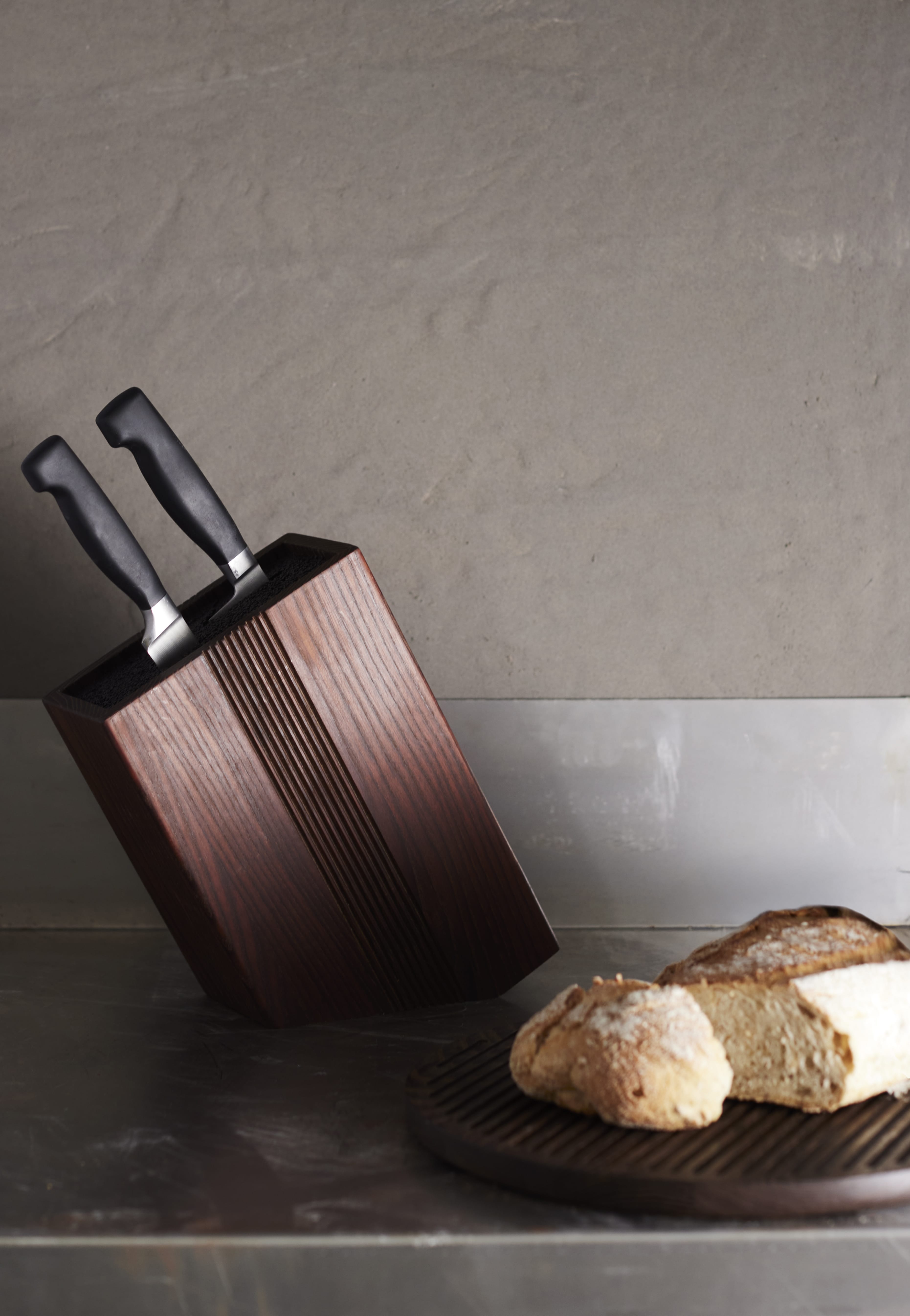 Yami | Knivblok i Mørk Ask H 28 cm x D 8 cm Muubs MU-9440002111 FINICC