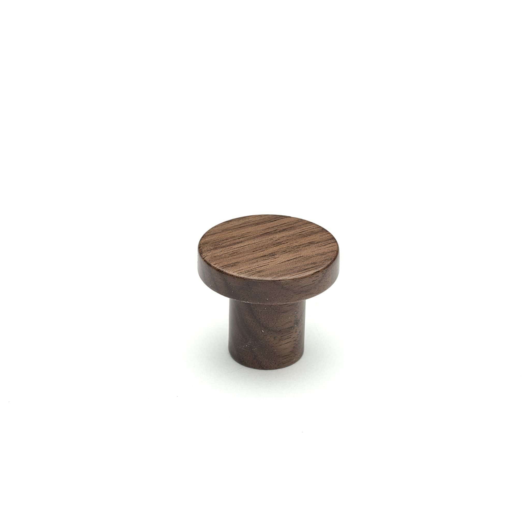 Circum | Møbelknop eller Knage i Lakeret Valnød Ø 33 mm x D 28 mm Vonsild VS-106720033-292 FINICC