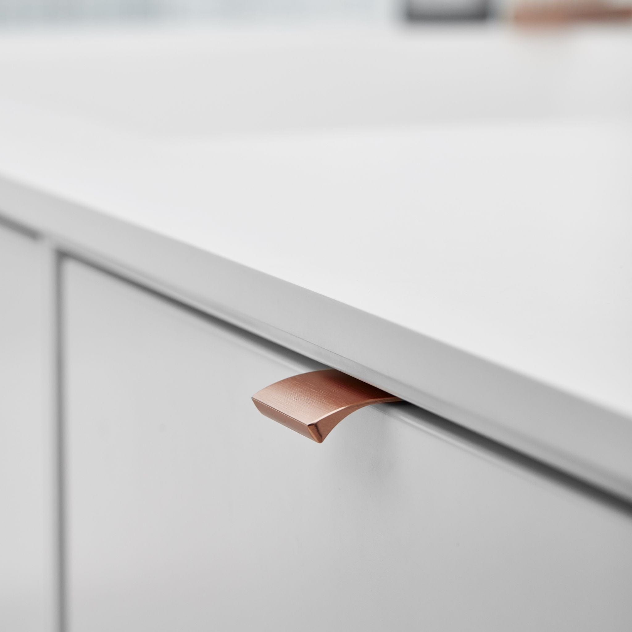Edge Straight | Greb i Børstet Kobber Furnipart FINICC