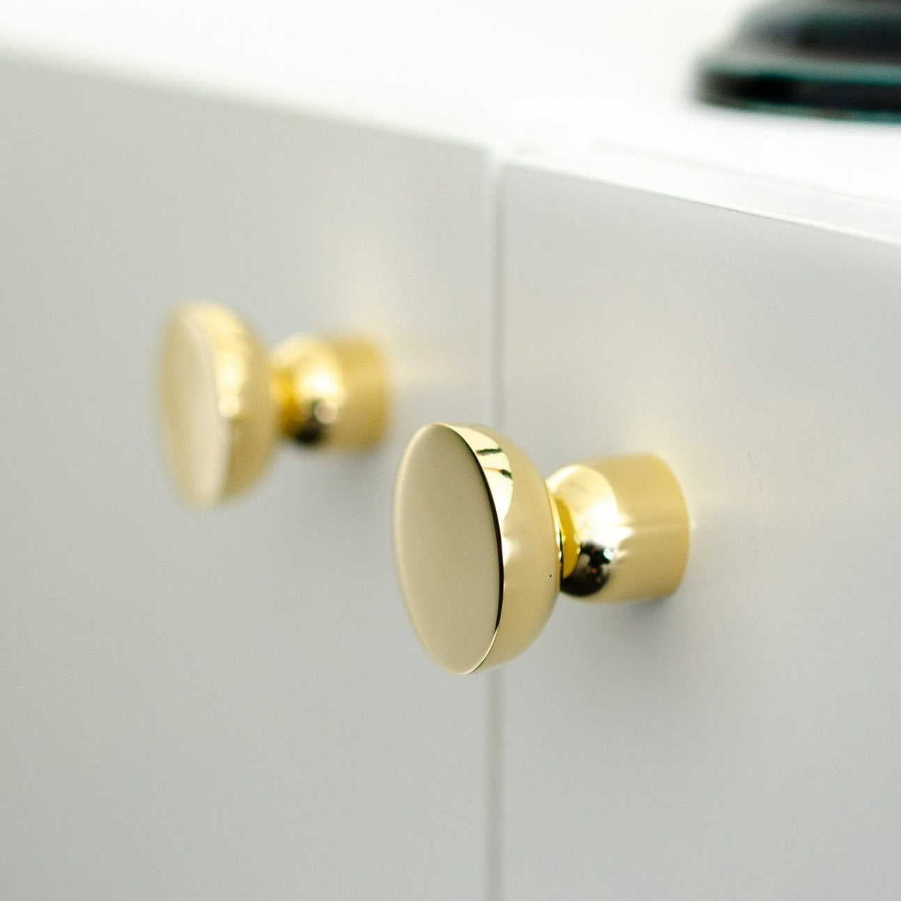 Kokeshi 3032  | Knop/Knage i Børstet Messing uden Lak Ø 30 mm x D 32 mm BB Sweden BB-KN52MB FINICC