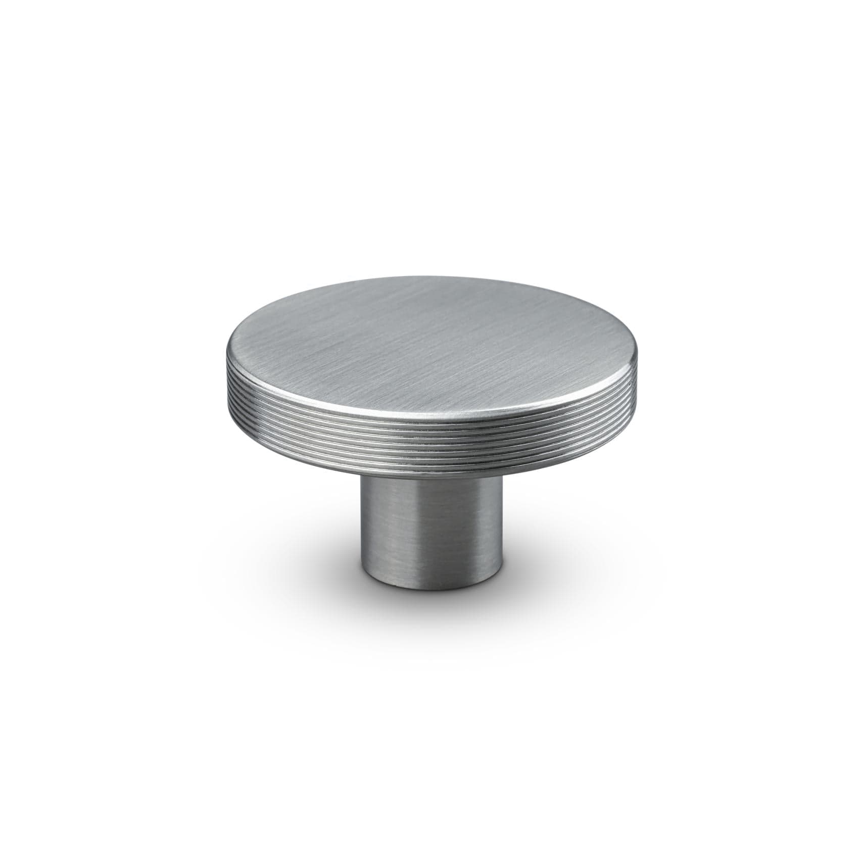 Monza Stripe | Knop i Rustfrit Stål Finish Ø 42 mm x D 25 mm Theofils TF-10200172 FINICC
