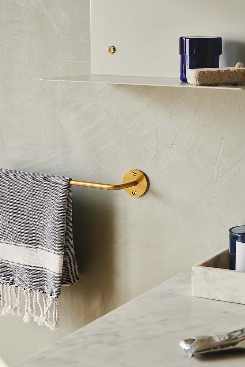 Wall | Håndklædeholder eller Køkkenstang i Børstet Messing Med lak L 60 cm x D 7 cm MOUD Home MH-210802 FINICC